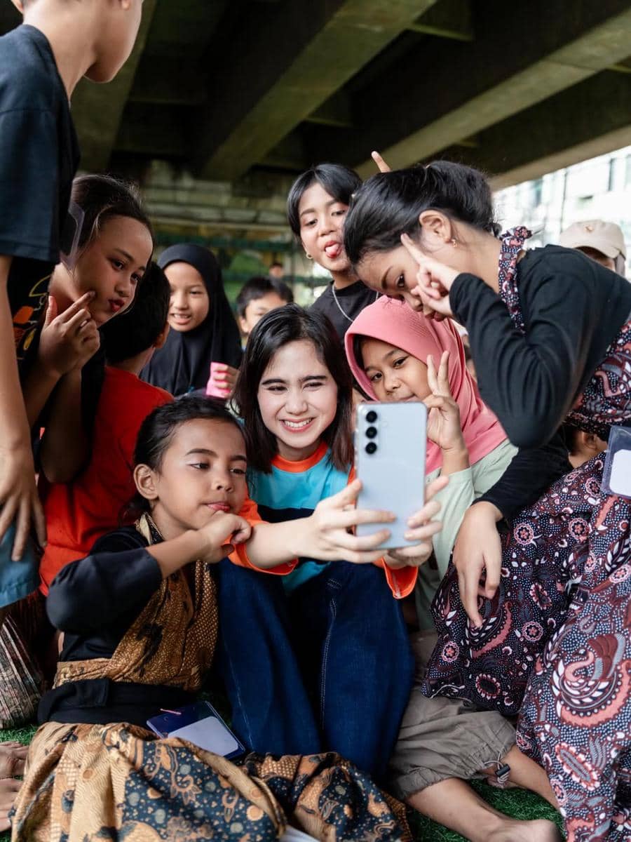 Tissa Biani jadi relawan di sekolah relawan