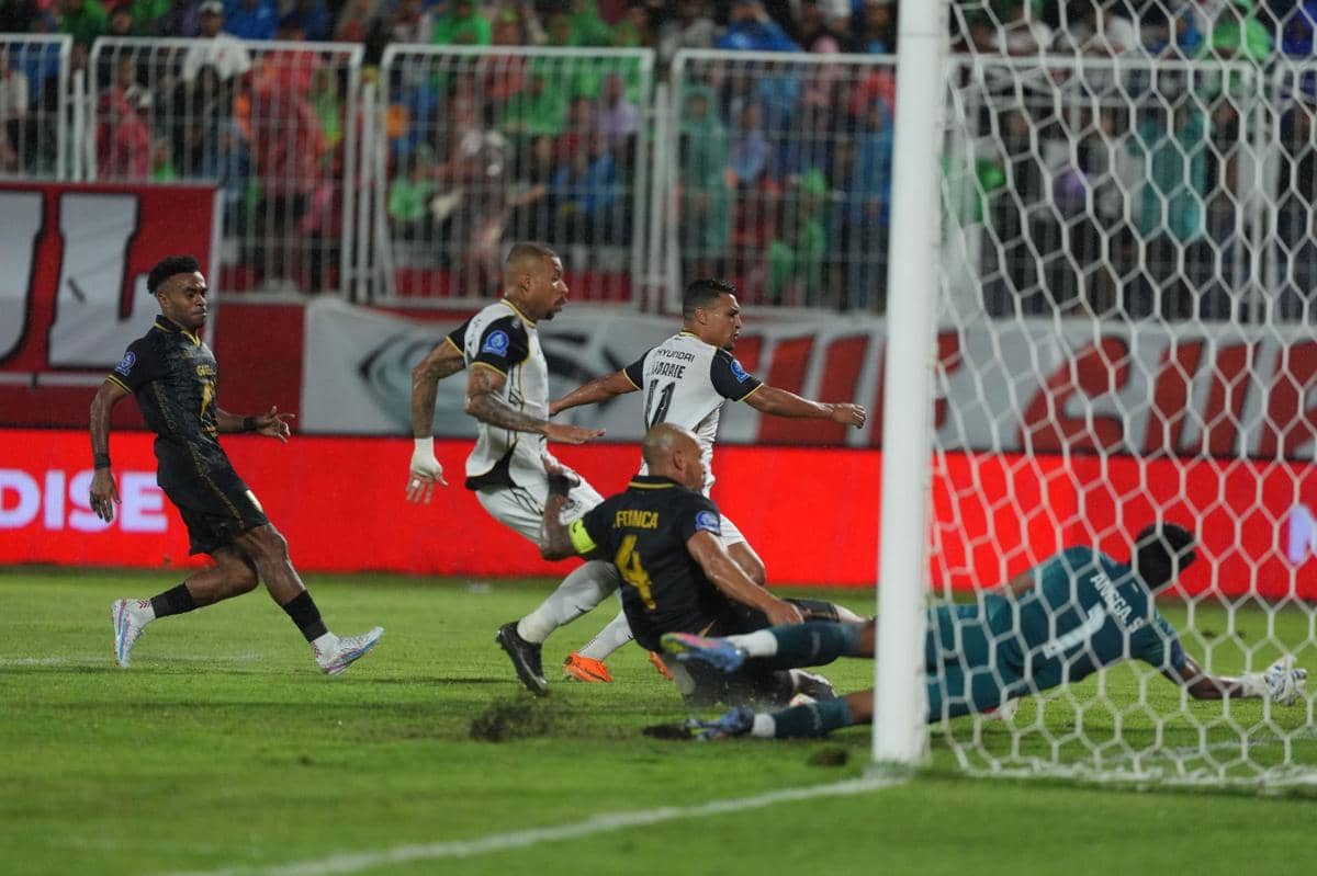 Persija Sukses Bikin Cerita Manis di Kandang Malut United