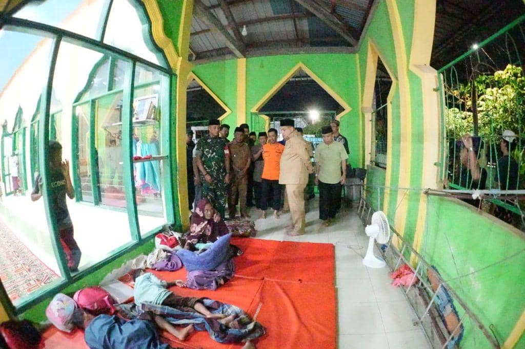 Tinjau Pengungsi Banjir di Antang, Appi Minta BPBD dan Dinsos Siaga 