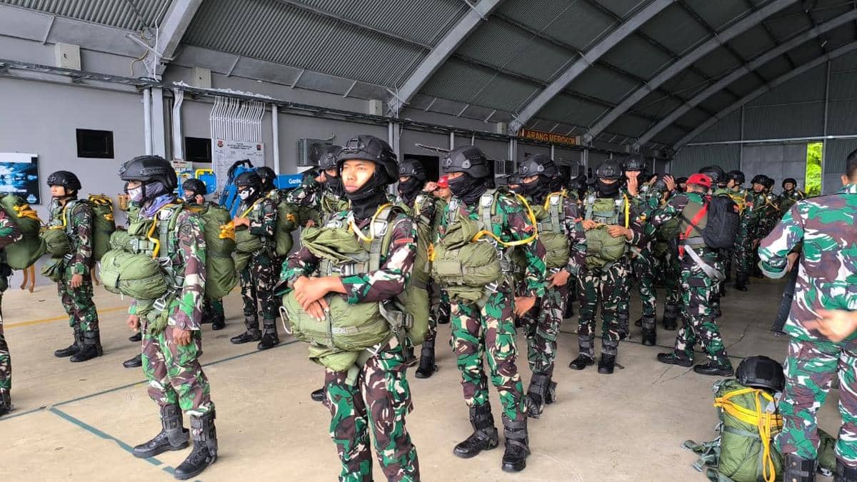 Asah Kemampuan, Korpasgat TNI AU Gelar Latihan Terjun di Biak 2026