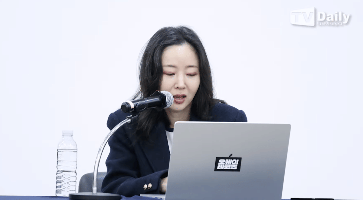momen konferensi pers Min Hee Jin