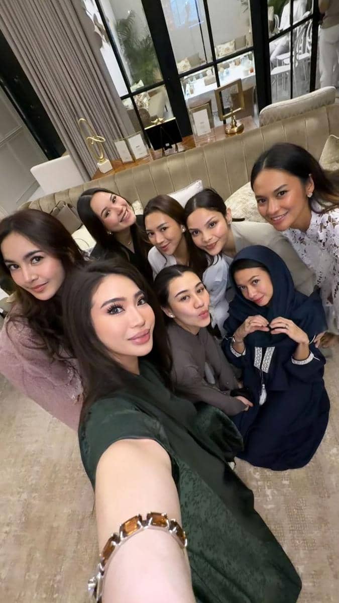 Aaliyah, Mahalini, El Rumi dan Geng Artis Buka Puasa Bersama (instagram.com/angieprijanto)