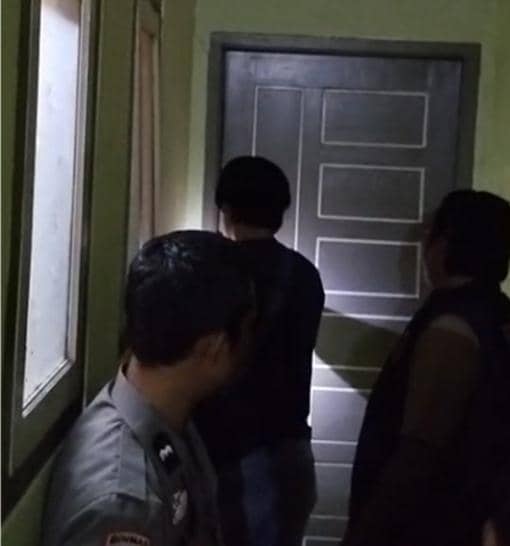 Suami grebek istri berduaan dengan pria di kosan Lubuk Linggau.