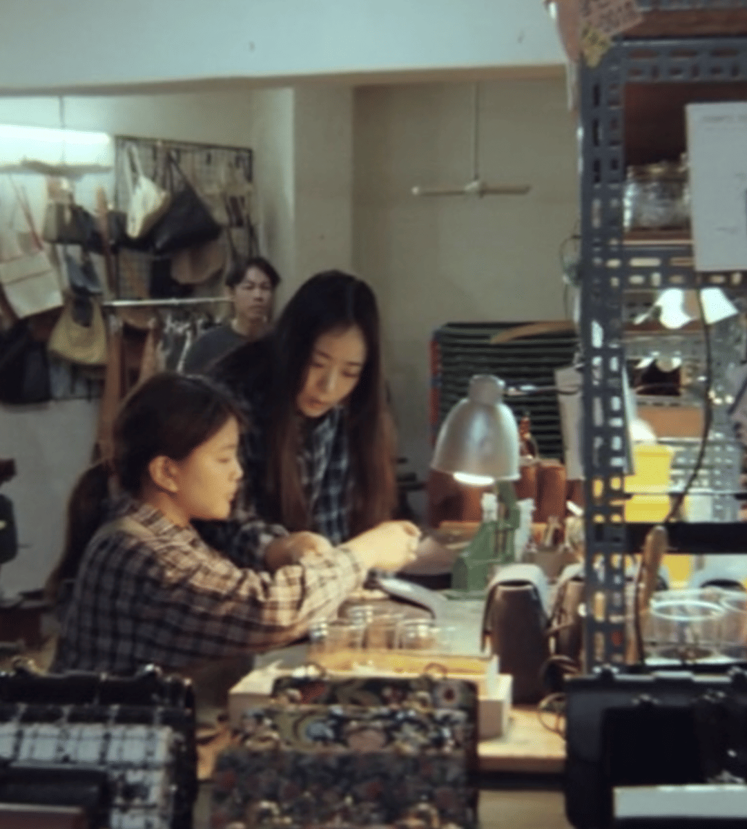 Carissa Devina saat jadi figuran di The Art of Sarah 