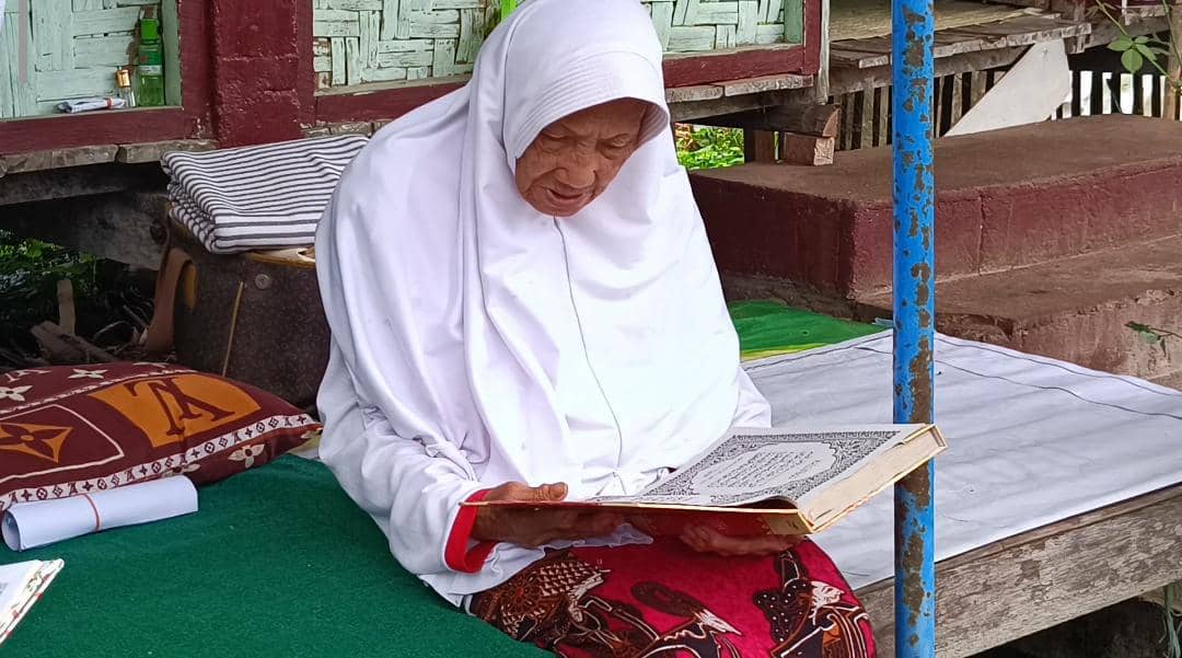 Para lansia di Blitar semangat mengikuti pondok Ramadan. IDN Times/istimewa
