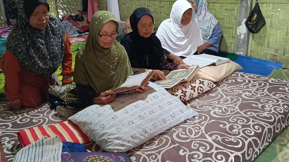 Semangat Para Lansia di Blitar Ikuti Pesantren Kilat