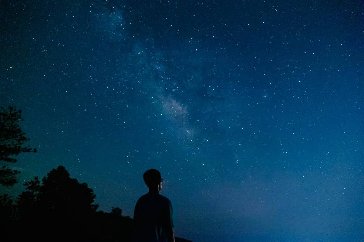 ilustrasi mengamati parade enam planet