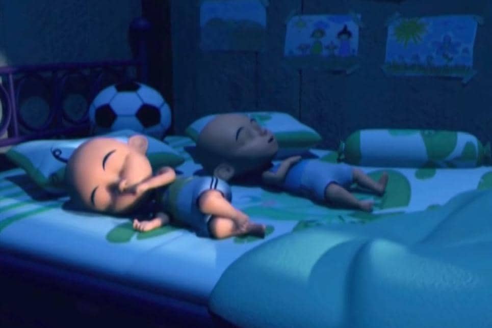 membiasakan anak tidur tidak terlalu larut malam agar mudah dibangunkan sahur 