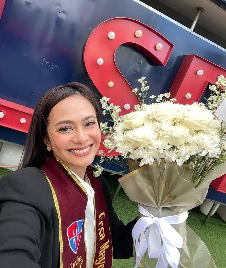 potret Ersa Mayori lulus sidang tesis