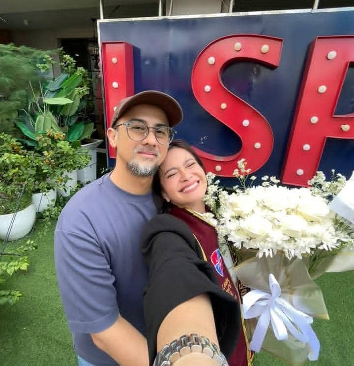 potret Ersa Mayori lulus sidang tesis