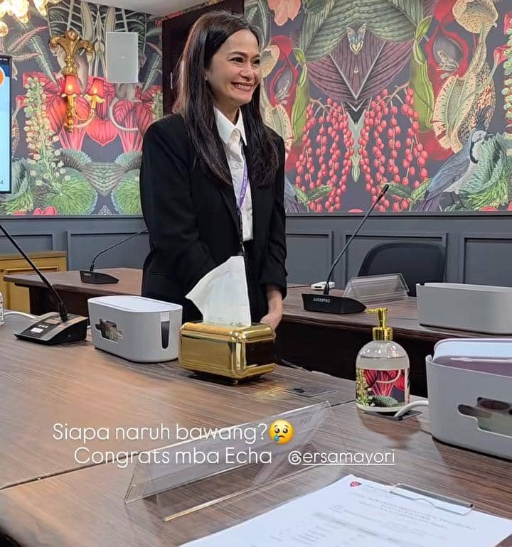 potret Ersa Mayori lulus sidang tesis