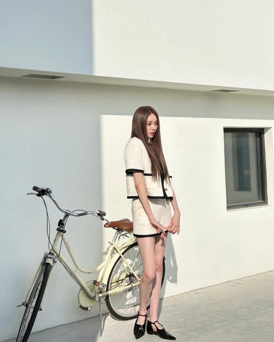 inspirasi outfit ala Lee Sung Kyung