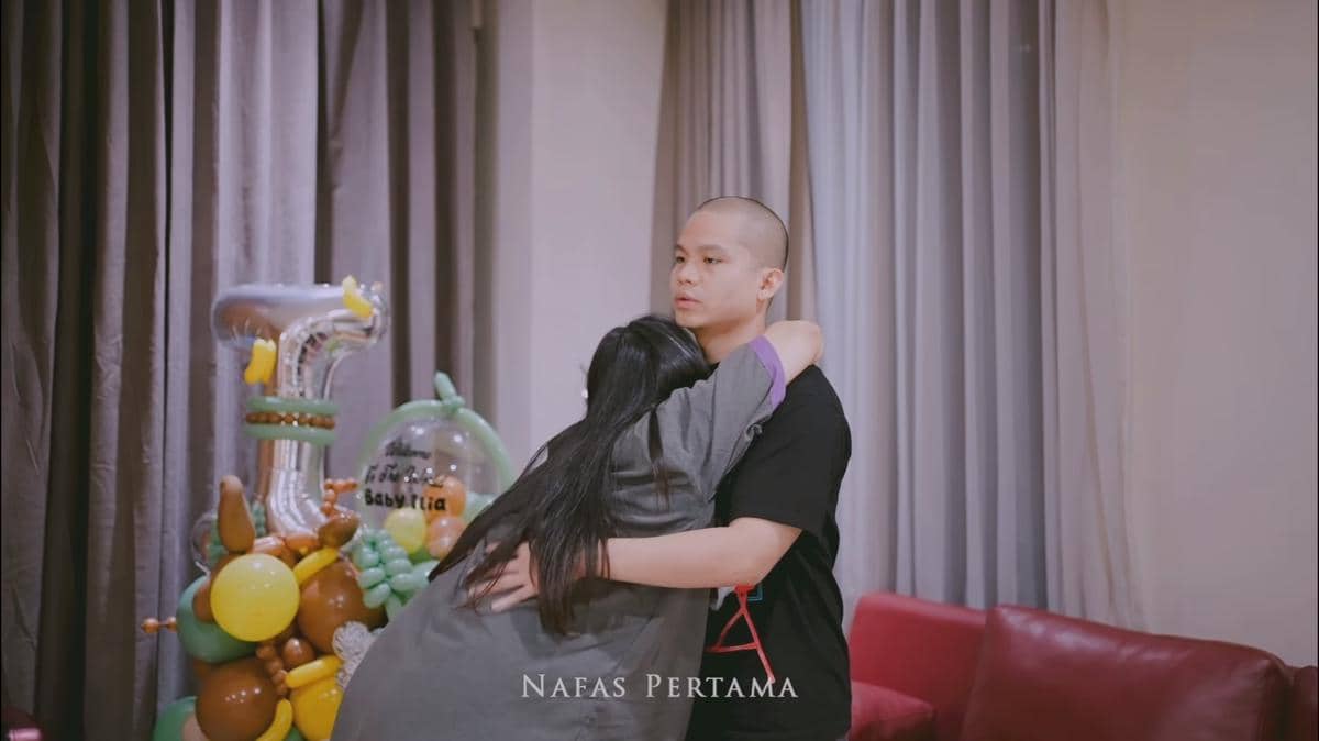 istri Cellos melahirkan anak pertama