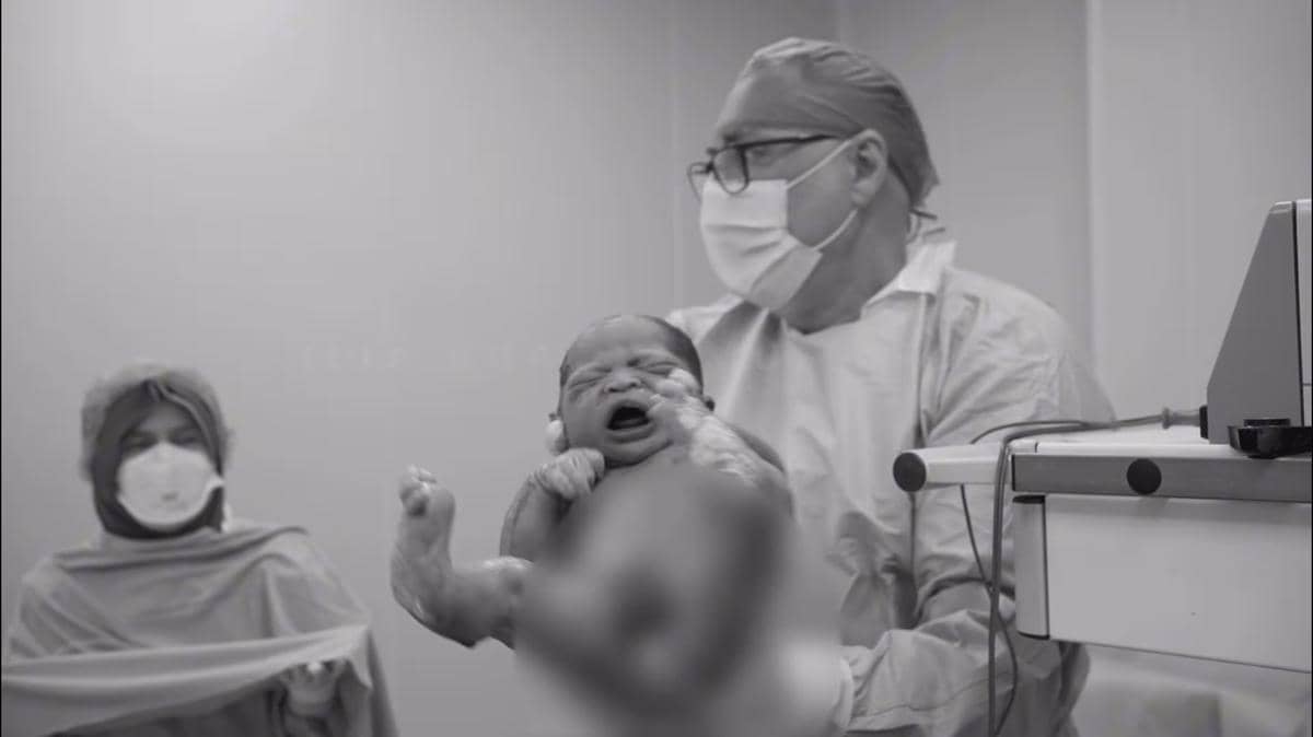 istri Cellos melahirkan anak pertama