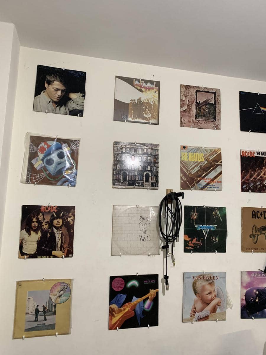 meme SpongeBob tentang dinding