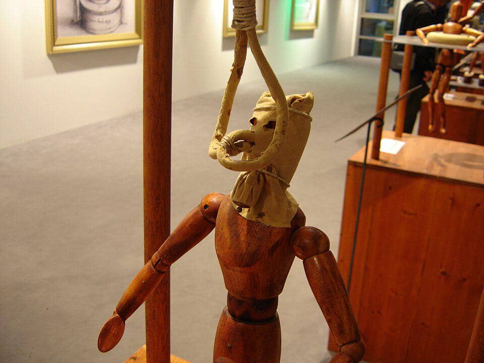 model peralatan berenang berdasarkan gambaran Leonardo da Vinci