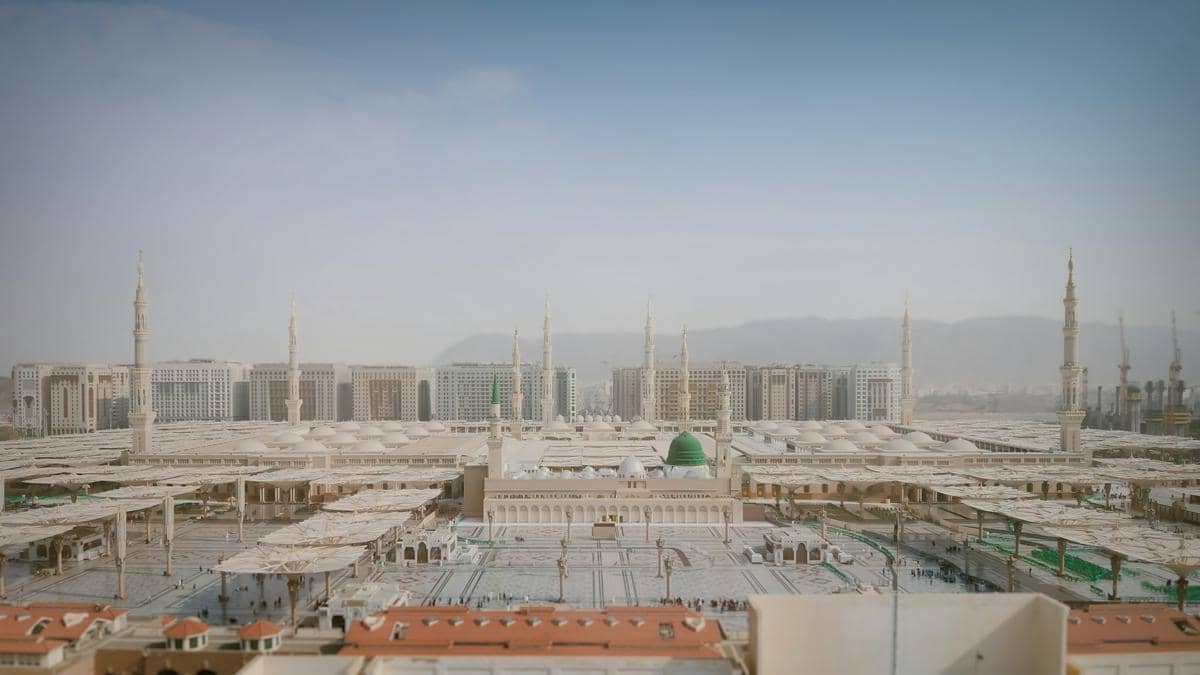 Masjid Nabawi (Al-Masjid an-Nabawi) yang terletak di Madinah, Arab Saudi.