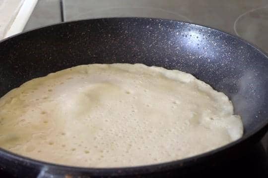 ilustrasi membuat kulit risoles