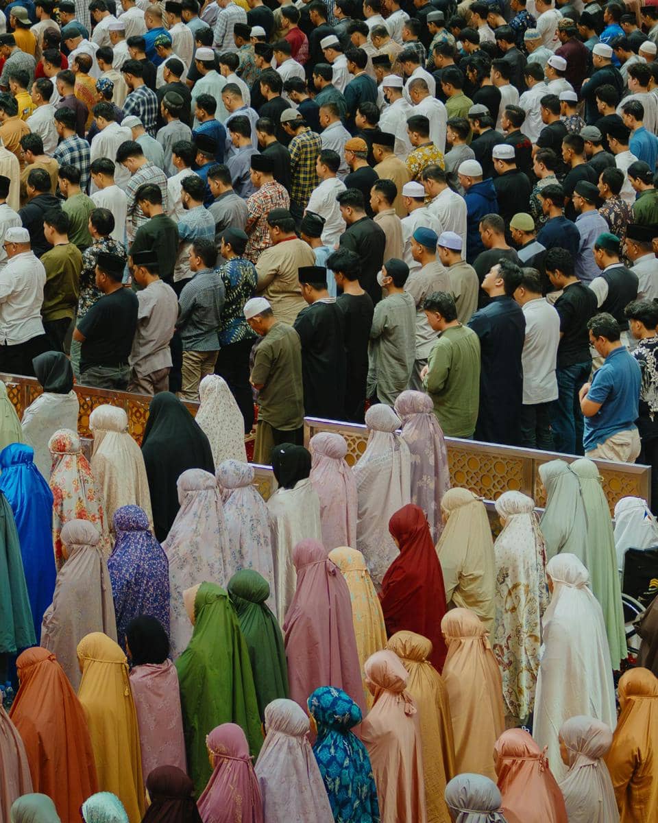 ilustrasi salat witir berjamaah di masjid