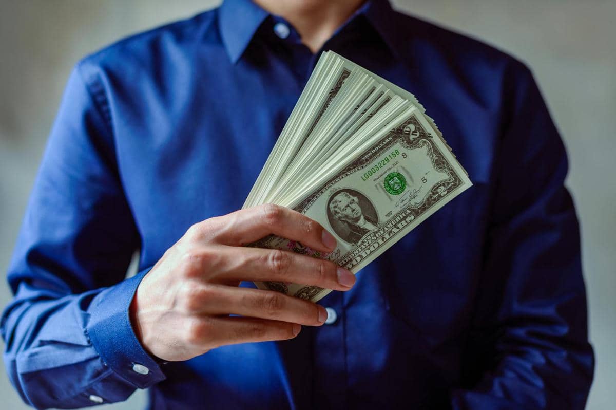 Jangan All-In! Ini 5 Alasan Penting Tetap Simpan Cash Saat Investasi