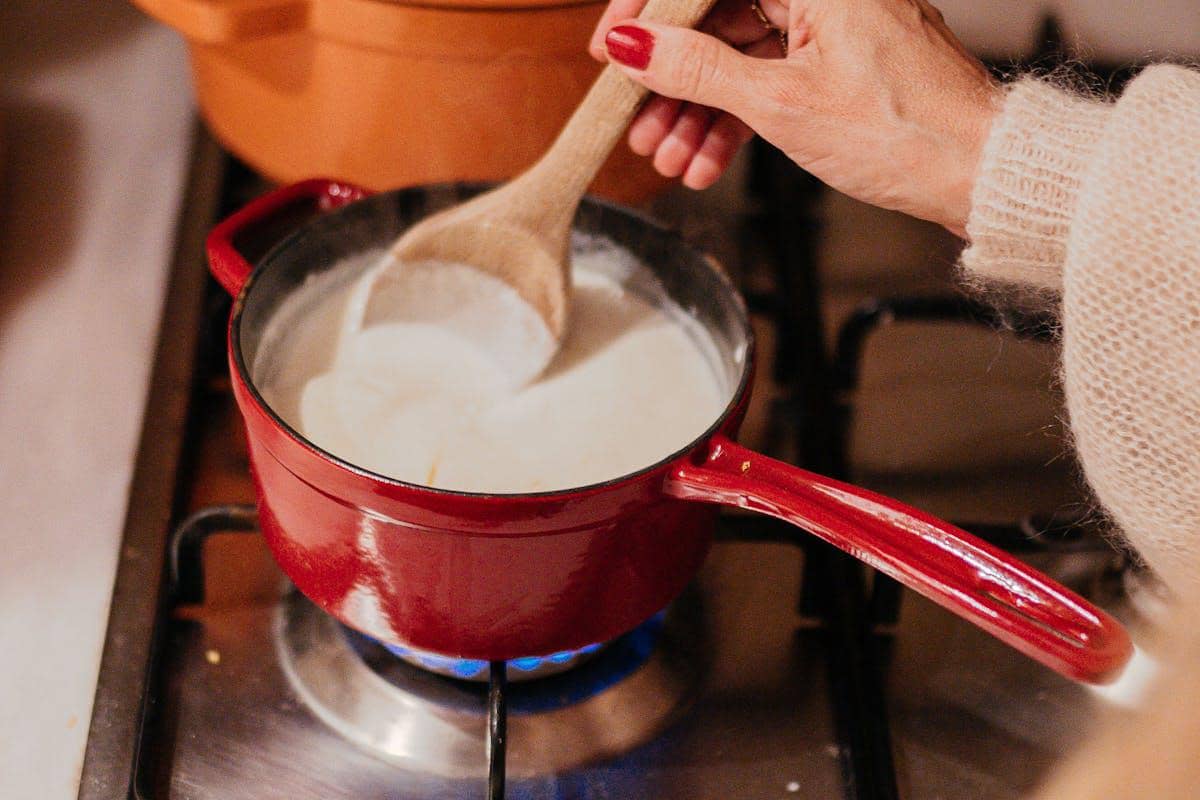 ilustrasi merebus santan