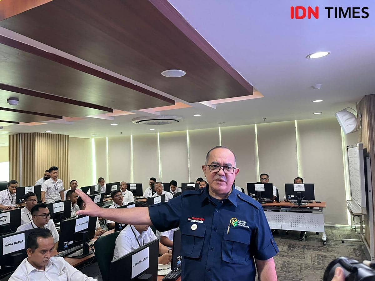 Direktur Utama Agrinas, Joao Angelo De Sousa Mota, berbagi pandangan strategis dan arah bisnis perusahaan dalam wawancara eksklusif di program Real Talk bersama Uni Lubis. (IDN Times/Triyan)