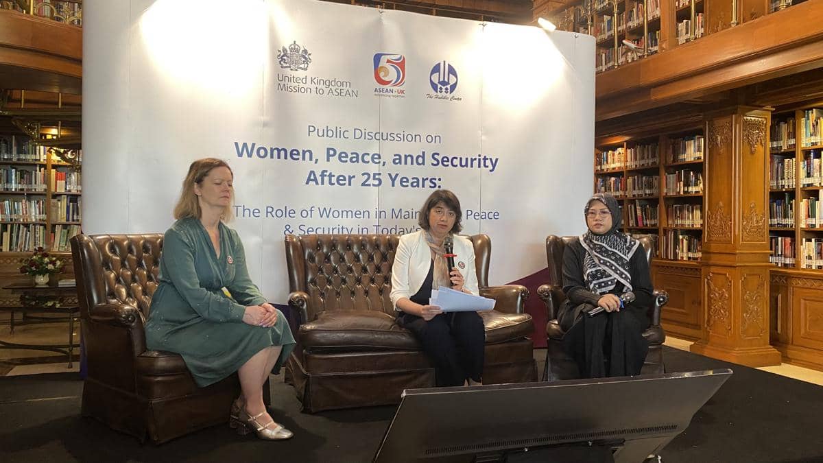 Menteri Inggris untuk Indo-Pasifik Seema Malhotra dalam diskusi publik bertajuk “Women, Peace and Security After 25 Years: The Role of Women in Maintaining Peace & Security in Today’s World” di Jakarta. (IDN Times/Marcheilla)