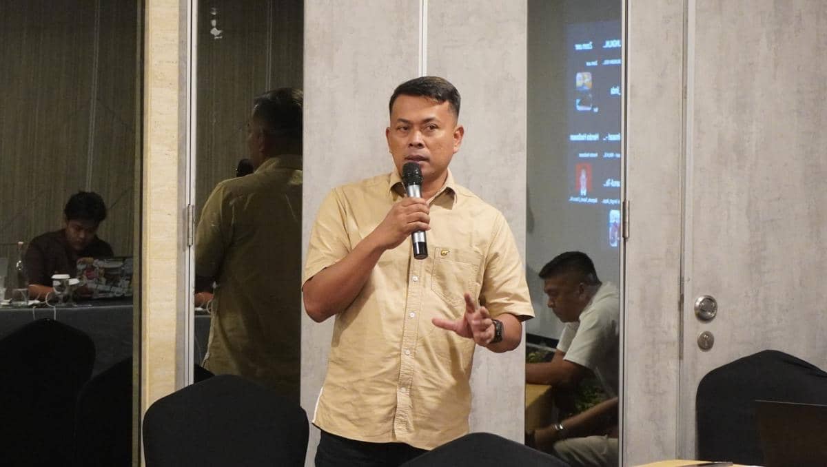 Direktur Green Justice Indonesia, Panut Hadisiswoyo berbicara pada Diskusi Penataan Ruang Sumut Khususnya Ekosistem Batangtoru Berbasis Mitigasi Bencana dan Berkelanjutan” yang digelar Forum Kehutanan Daerah (FKD) Sumut, Rabu (25/2/2026) (dok FKD Sumut)
