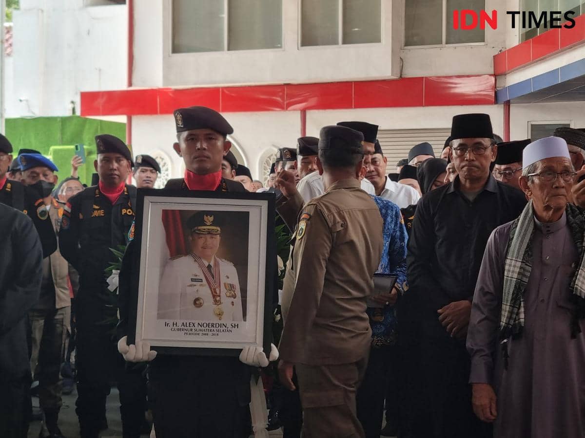 Gubernur Herman Deru Lepas Jenazah Alex Noerdin Lewat Upacara Kedinasan