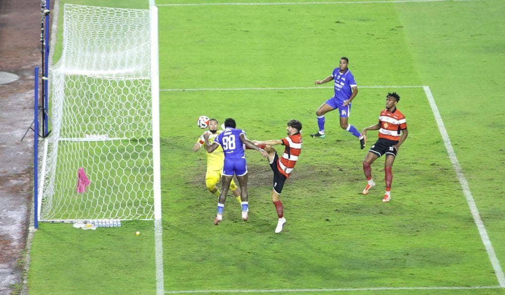 Persib Benamkan Madura United di GBLA Dengan Telak