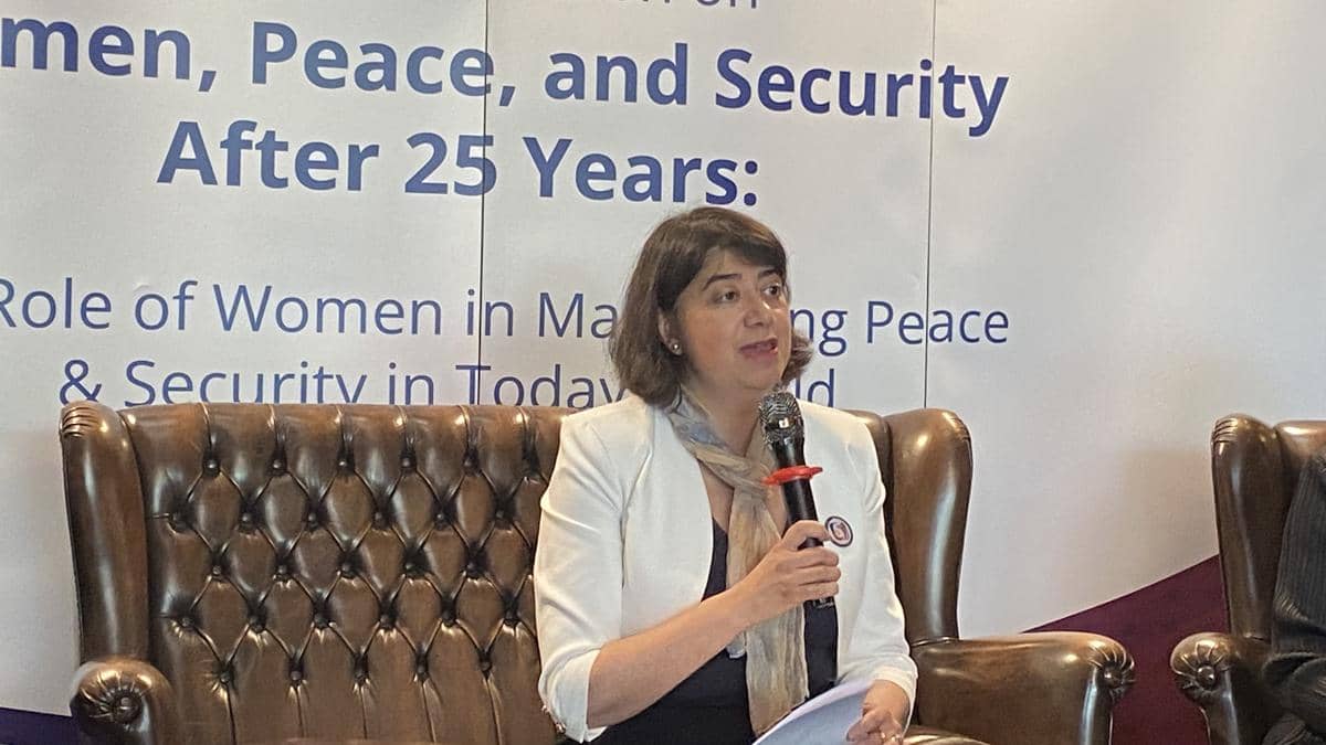 Menteri Inggris untuk Indo-Pasifik Seema Malhotra dalam diskusi publik bertajuk “Women, Peace and Security After 25 Years: The Role of Women in Maintaining Peace & Security in Today’s World” di Jakarta. (IDN Times/Marcheilla)