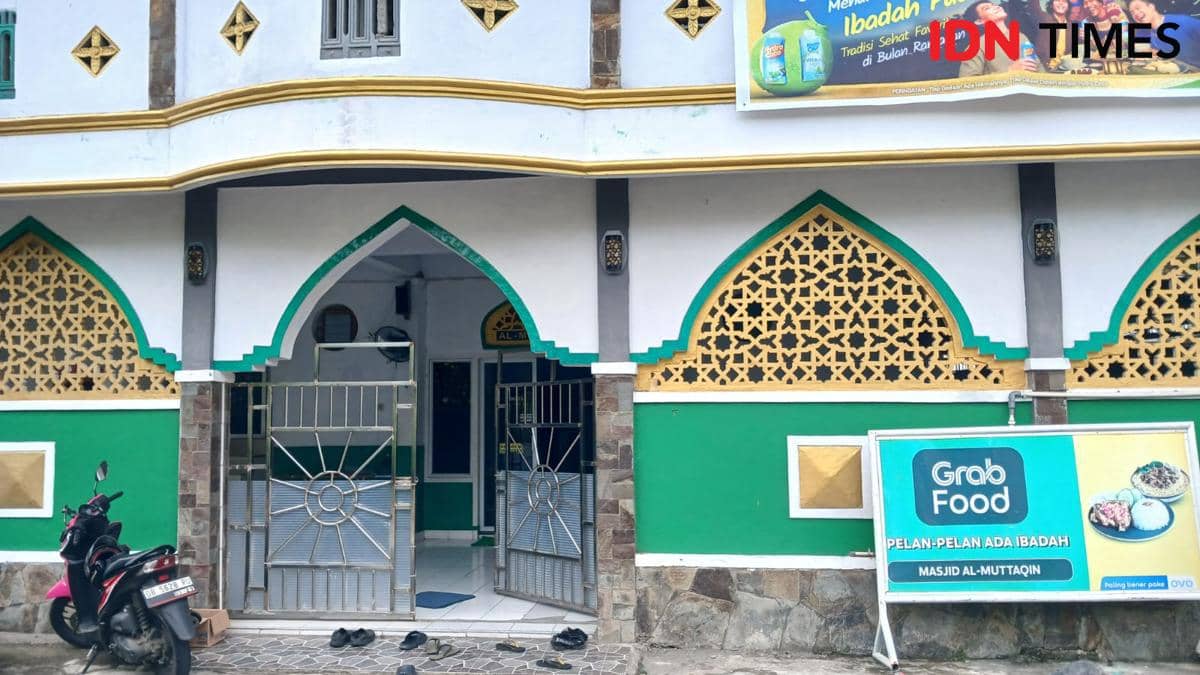 Masjid Al Muttaqin di Jalan Wiracakti, Kampung Pondol, Kecamatan Wenang, Kota Manado, Sulawesi Utara, Kamis (26/2/2026). IDNTimes/Savi