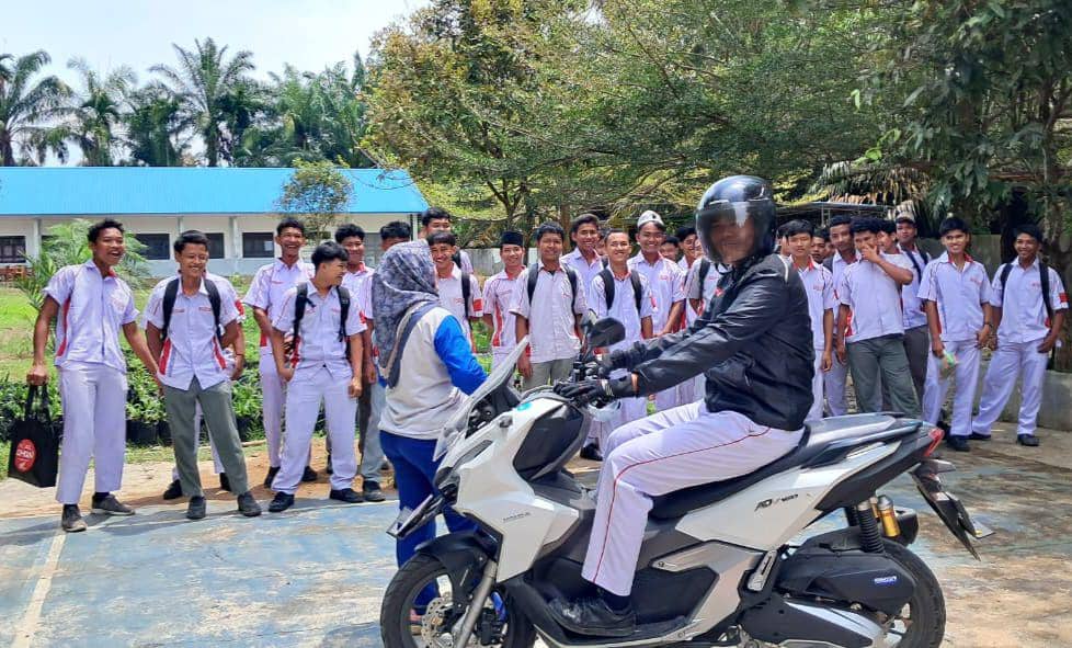 Indako Edukasi Keselamatan Berkendara di Kantor Desa dan Sekolah