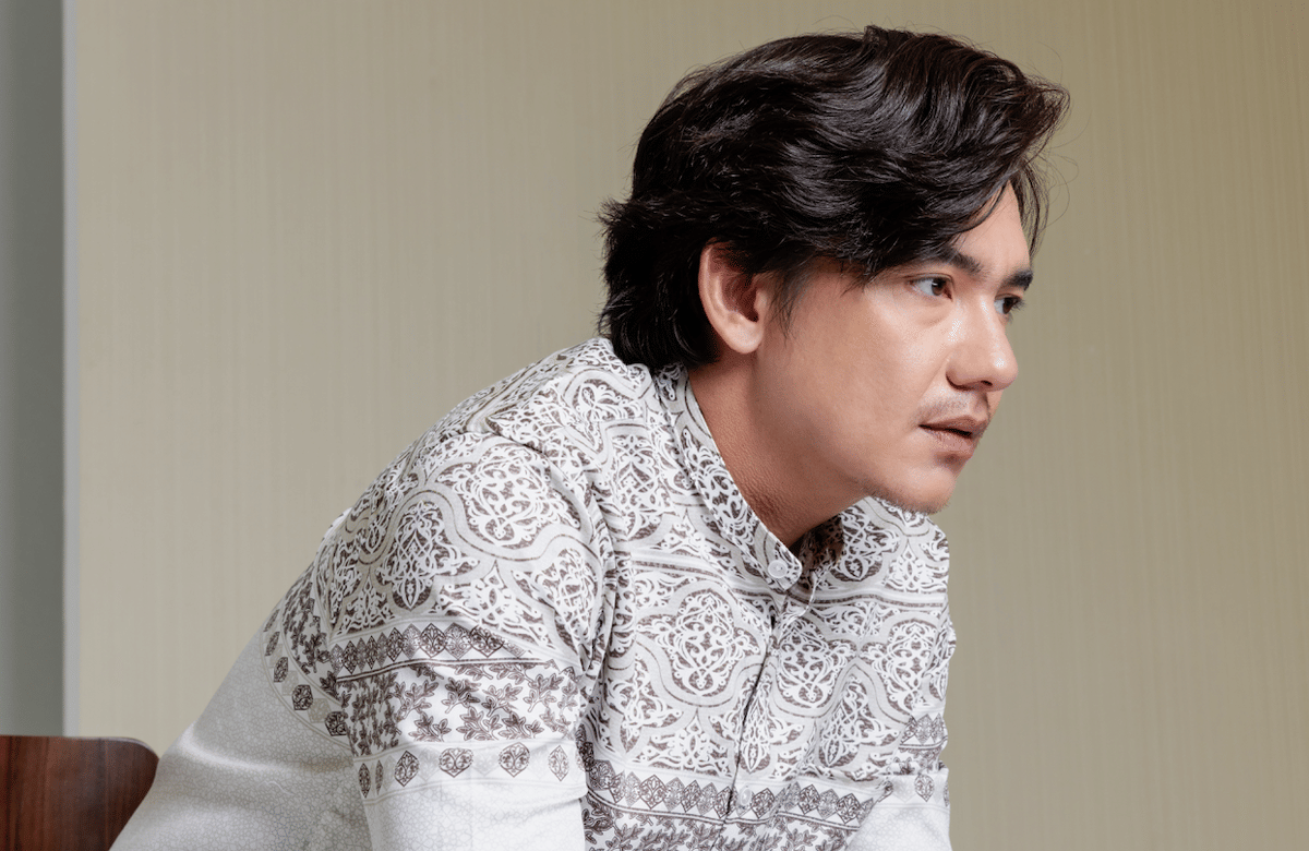 Manzone X Adipati Dolken hadirkan koleksi Festive 2026 dengan tema "Waktu"