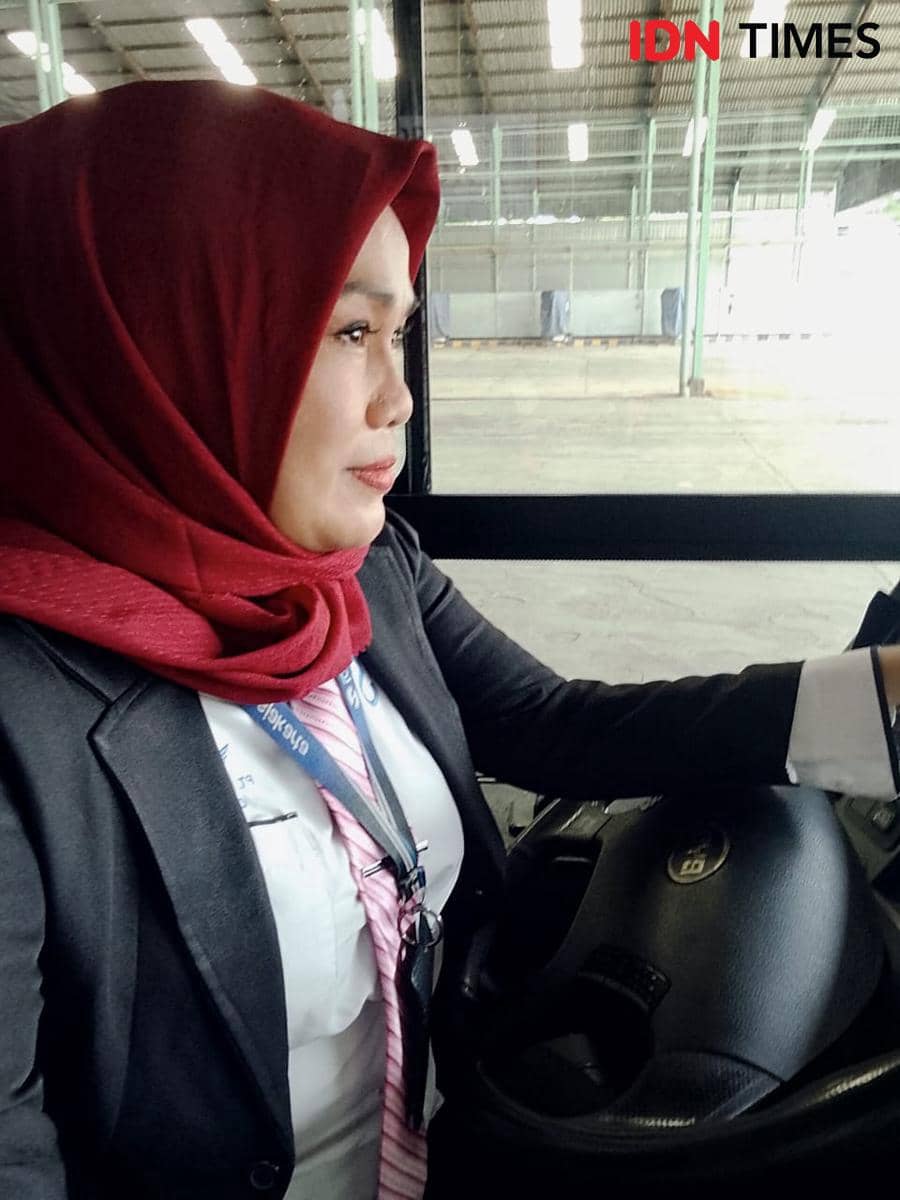 Pramudi Bus Transjakarta Endang Moeryanti. 