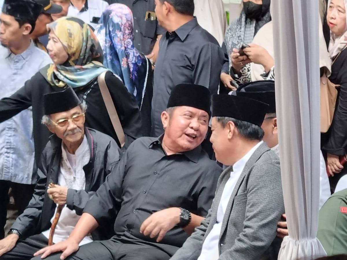 Gubermur Sumsel Herman Deru menghadiri acara pelepasan jenazah Gubernur Sumsel 2008-2018 Alex Noerdin