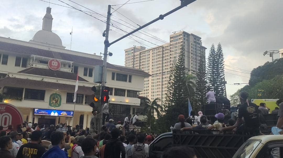 Ratusan Pedagang dan Konsumen Daging Babi Demo Ke Kantor Wali Kota Medan
