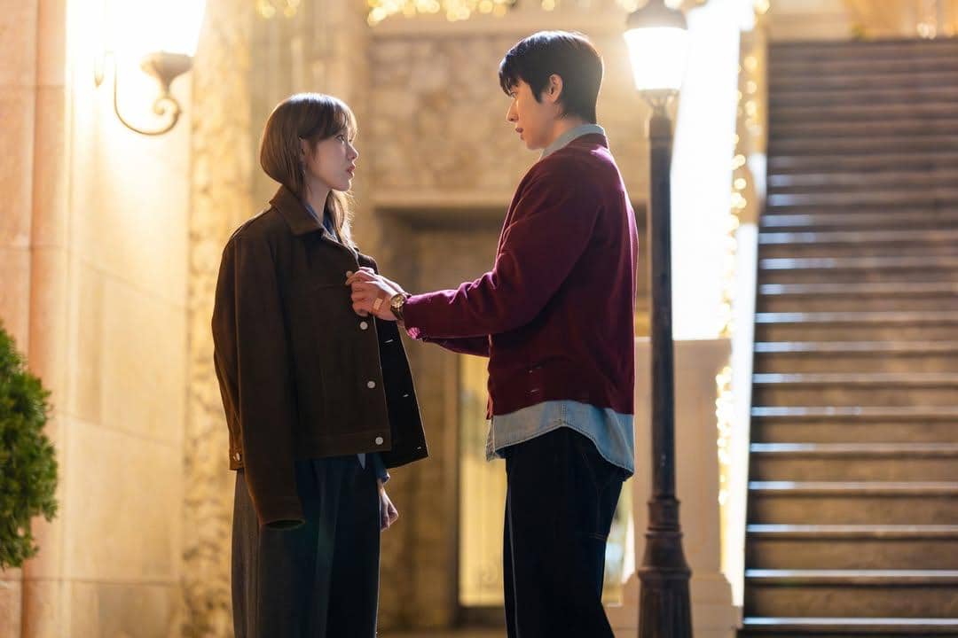 Lee Sung Kyung dan Chae Jong Hyeop di drakor In Your Radiant Season