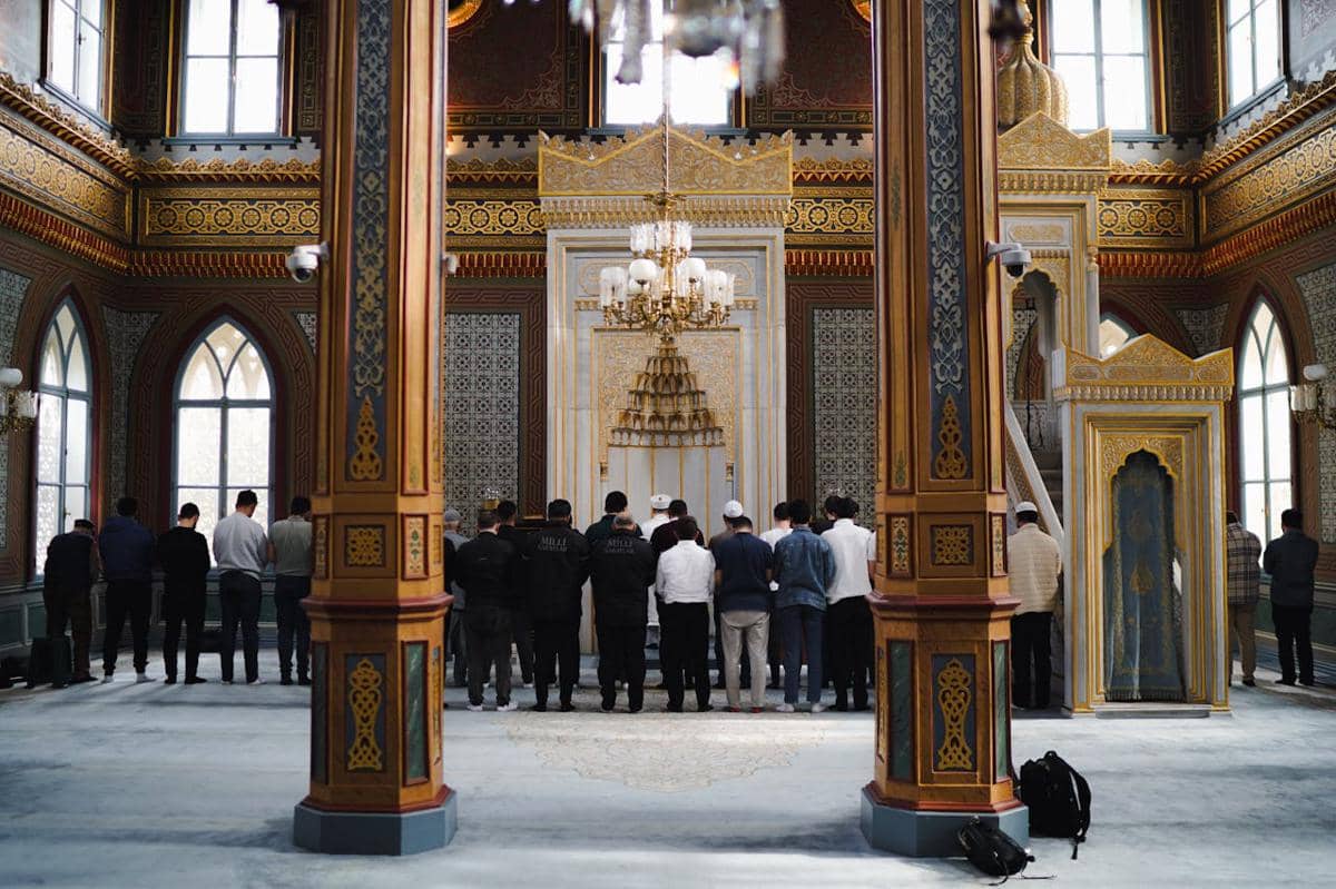 6 Perbedaan Sholat Tarawih dan Tahajud, Apa Saja?