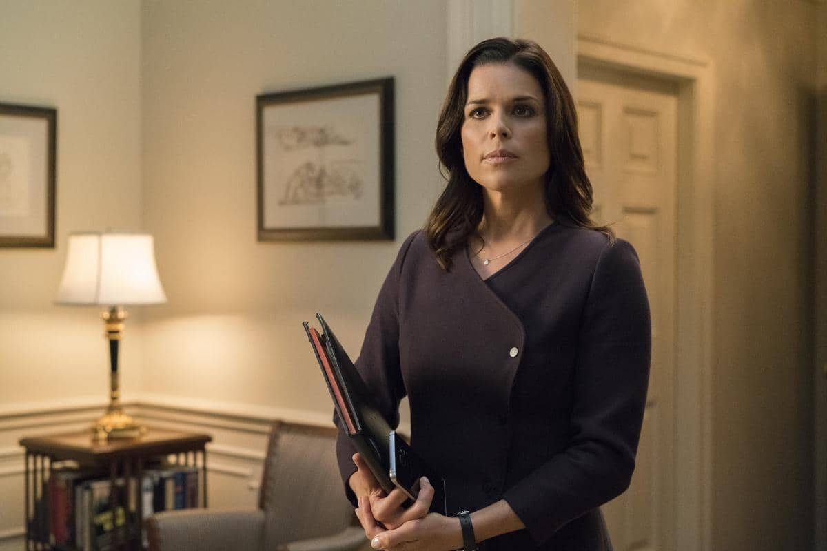 Neve Campbell dalam serial House of Cards