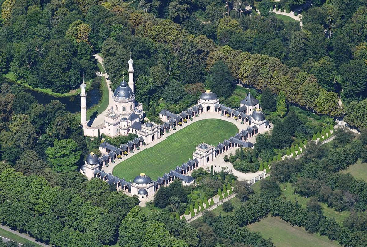 Masjid Taman Schwetzinger yang terletak di dalam taman Istana Schwetzingen di Baden-Württemberg, Jerman. 