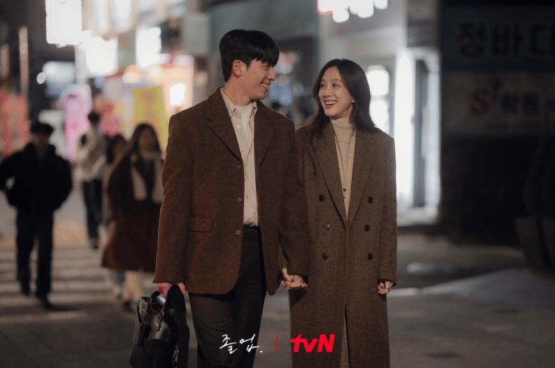 Wi Ha Joon dan Jung Ryeo Won di drama The Midnight Romance in Hagwon