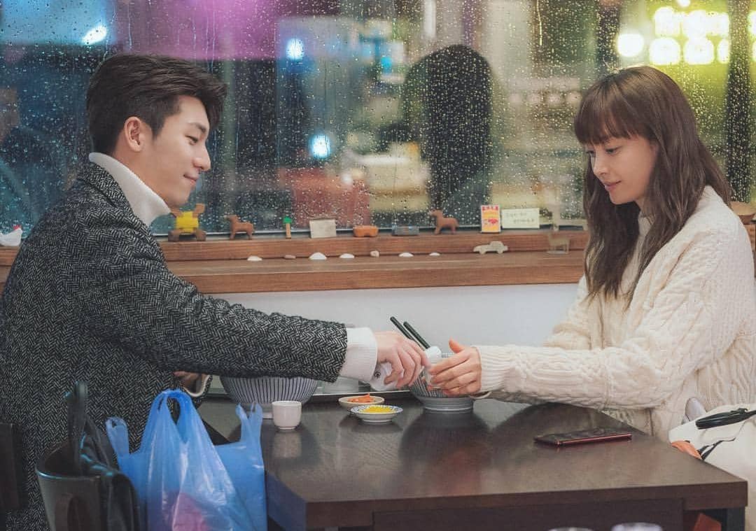 Wi Ha Joon dan Lee Na Young di drama Romance Is a Bonus Book