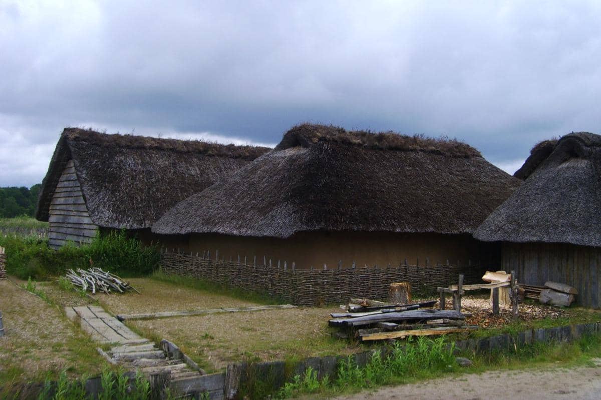 Rumah penduduk zaman viking di Kota Ribe, Denmark 