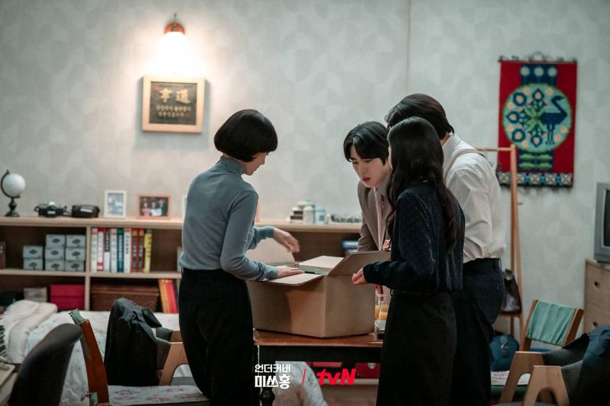 Cuplikan drama Korea Undercover Miss Hong 