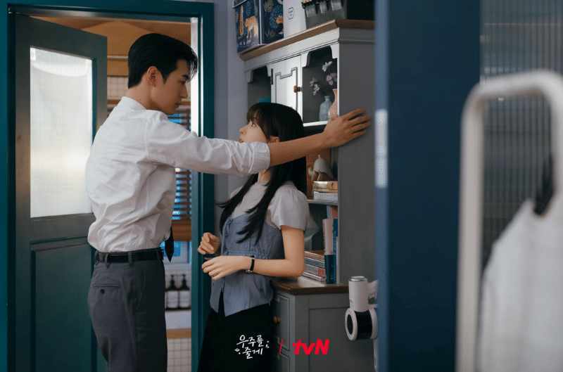 Park Seo Ham dan Roh Jeong Eui di drama Our Universe