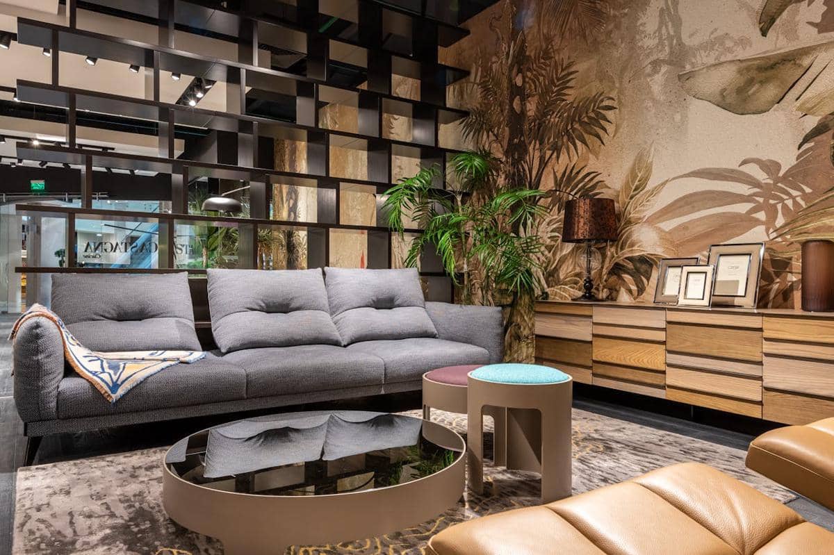 5 Inspirasi Ruang Tamu Natural dengan Sentuhan Kayu dan Tanaman Hijau