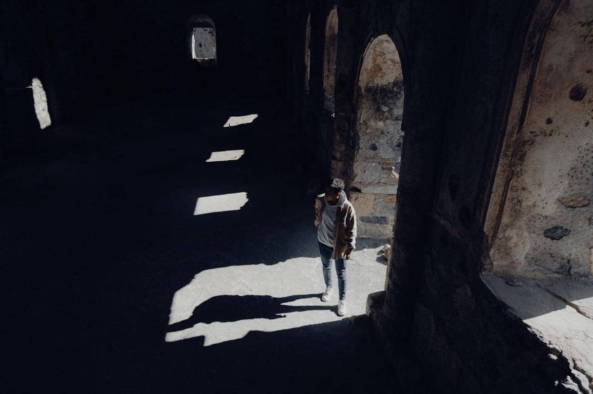 [PUISI] Narasi yang Lahir dari Runtuh