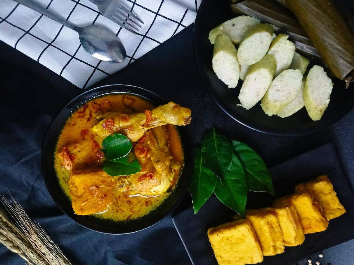 illustrasi lontong opor 