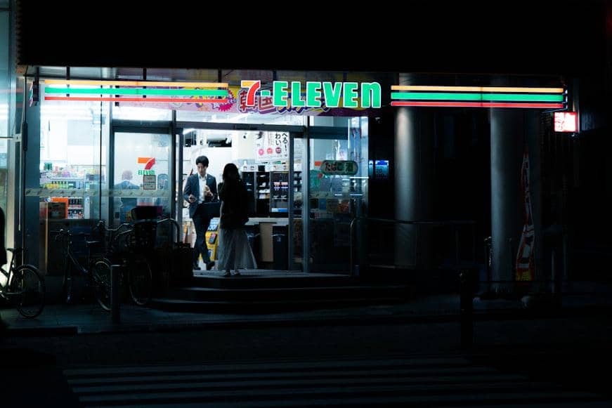 ilustrasi 7-Eleven di Jepang